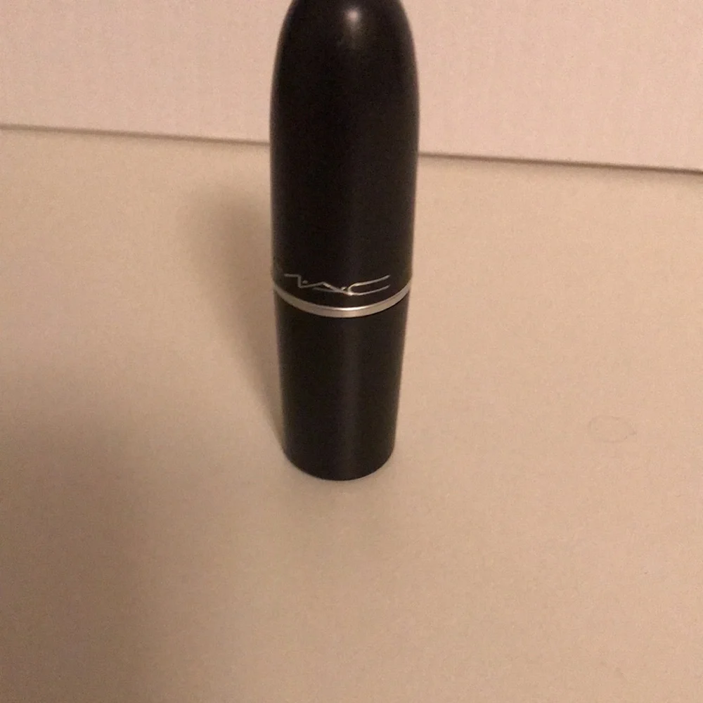 MAC COSMETICS | ‘Relentlessly Red’ Retro Matte Lipstick